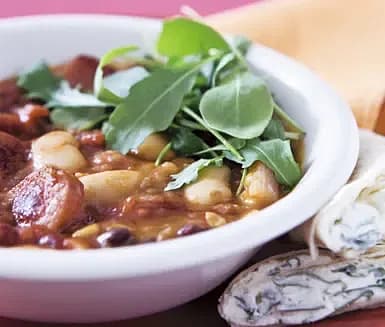 Chorizosoppa med ört- och vitlökstortilla