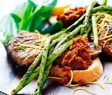 Citron- och rosmarinstek med bruschetta