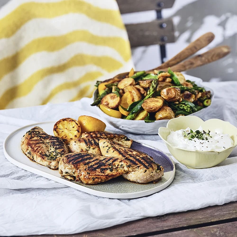 Citronkyckling med sparris och valnötter