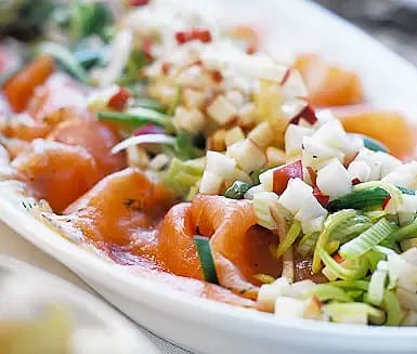 Citronmarinerad gravlax med äpple och purjo