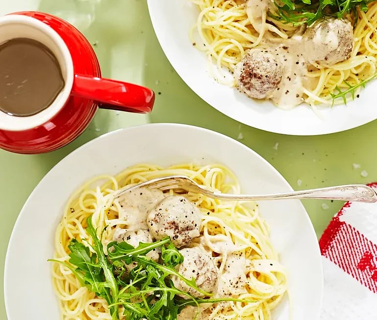 Citronpasta med köttbullar
