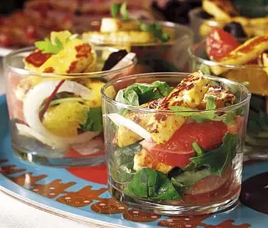 Citrussallad med saffranshalloumi