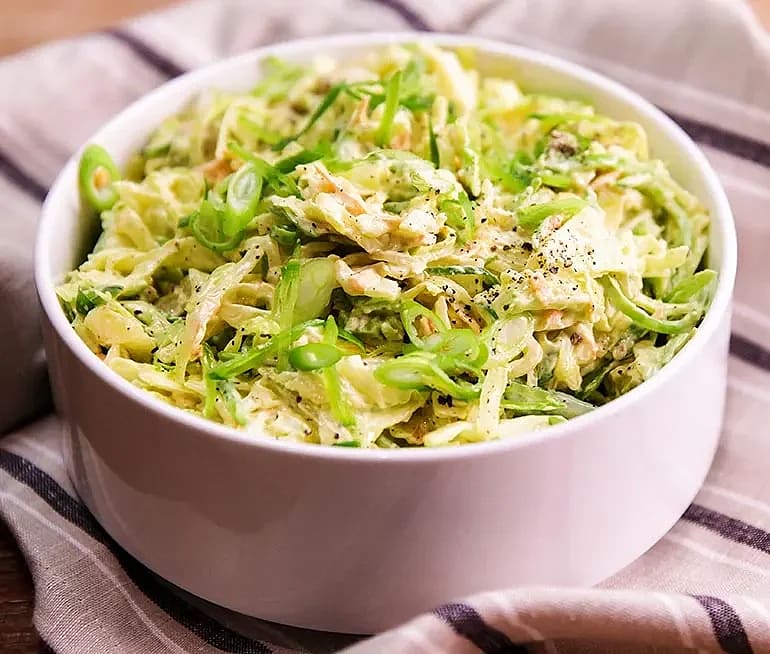 Coleslaw med avokado och lime