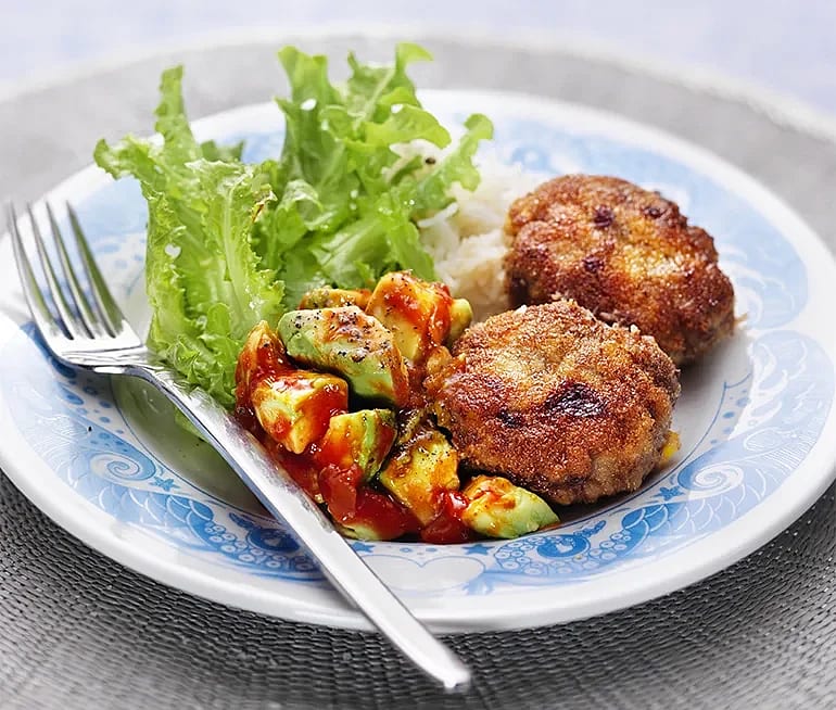 Cornfritters och salsa med avokado