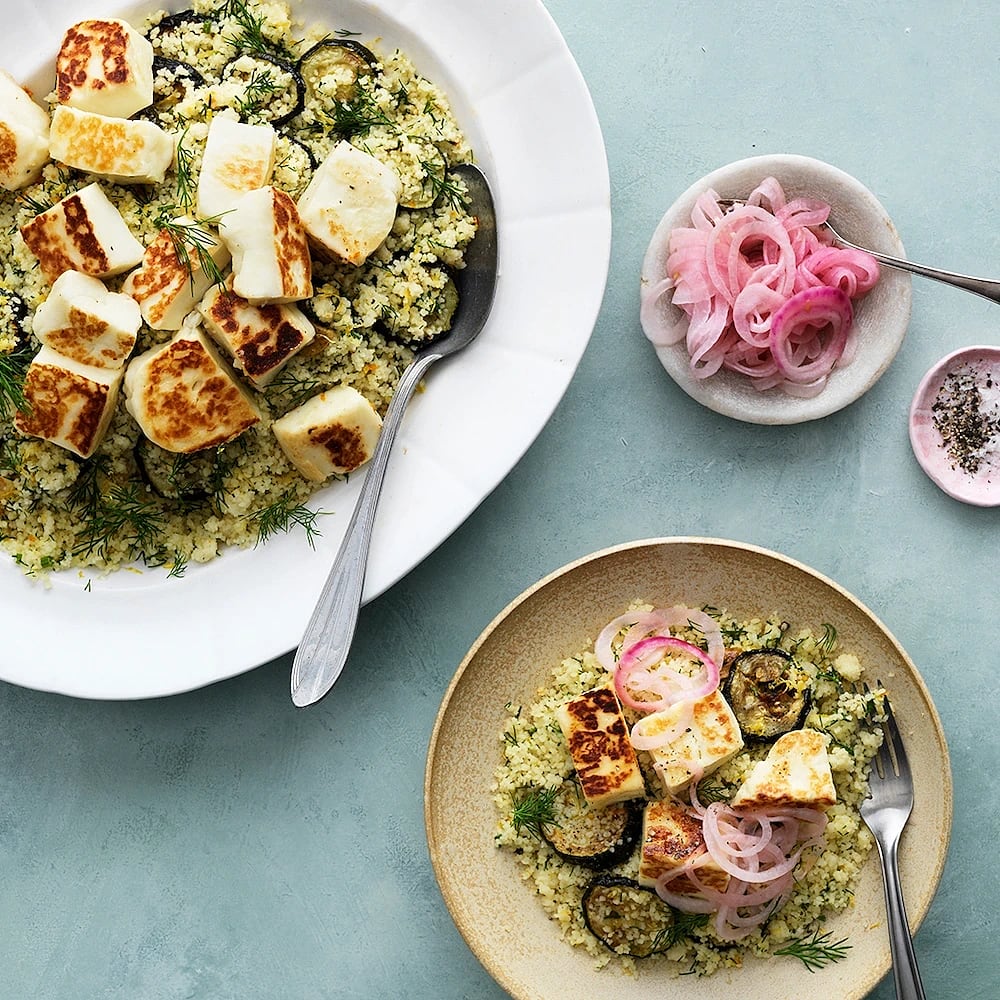 Couscoussallad med halloumi, zucchini och citrondressing