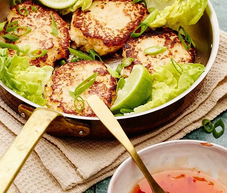 Crab cakes med sötsur dipp
