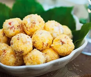 Cream cheesebollar med "ostkrokskross"