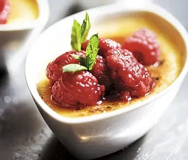 Crème Brûlée med rårörda hallon