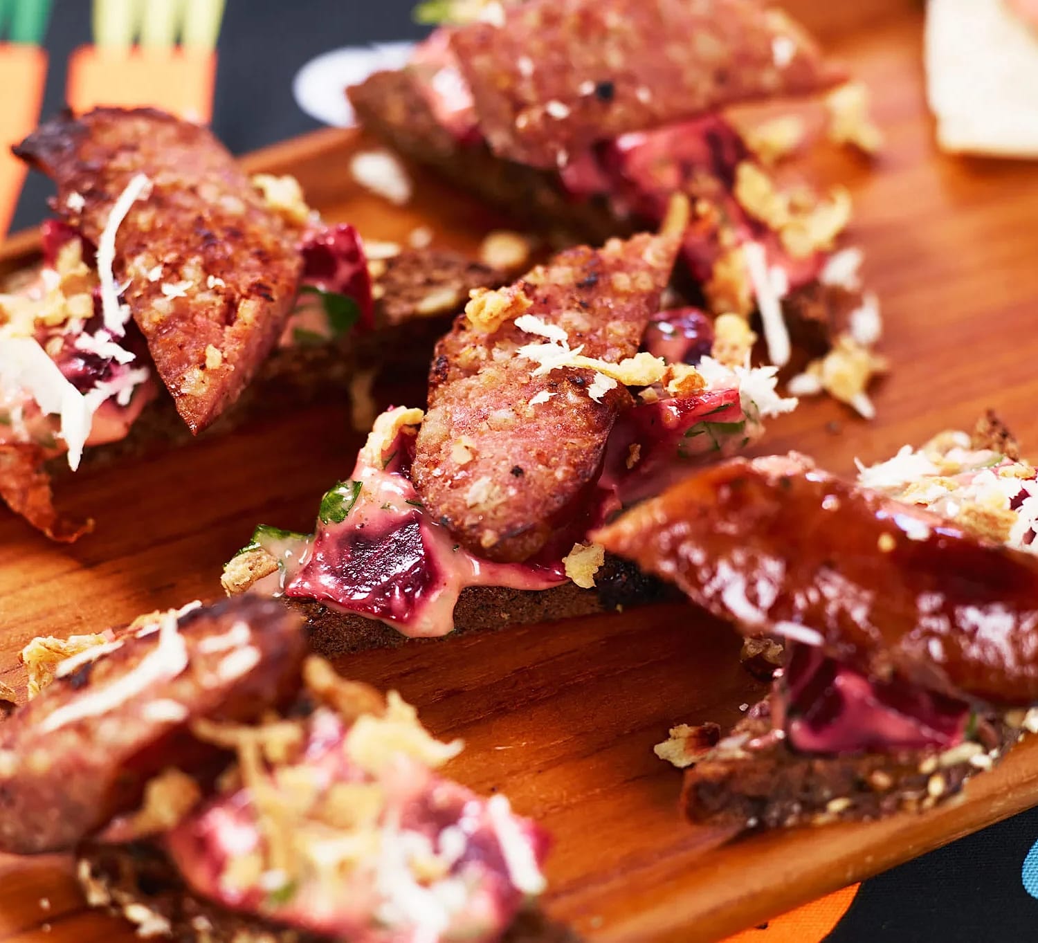 Crostini med lammkorv och kronärtskockscrème