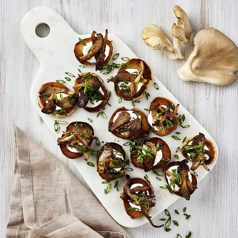 Crostini med ostronskivling och citronmascarpone