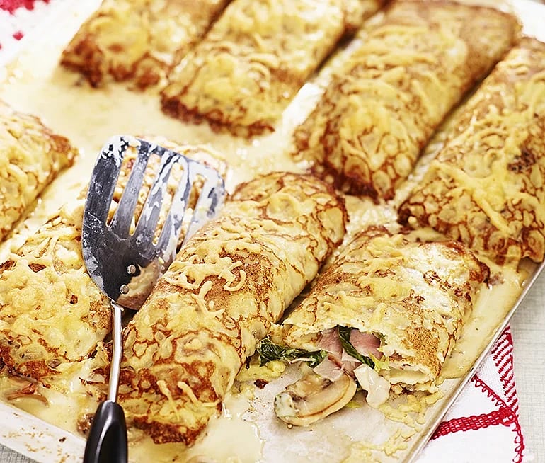 Crêpes med skink- och champinjonfyllning