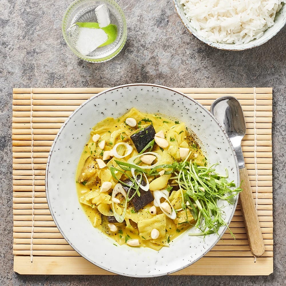 Currygryta med spetskål och aubergine