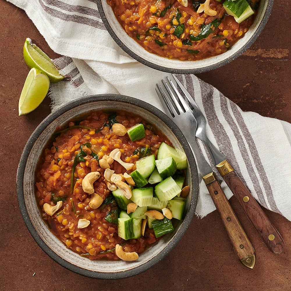 Daal med spenat och syrlig gurka