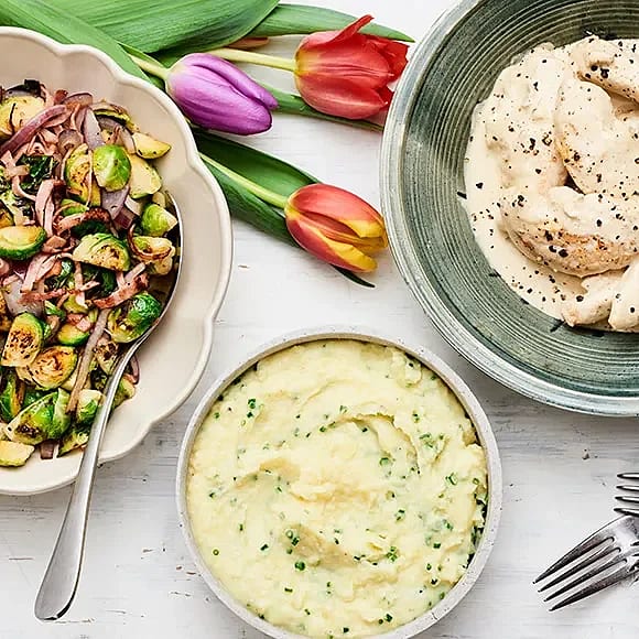 Dijonkyckling med brysselkål och mandelpotatis