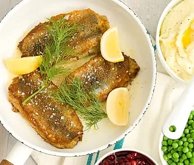 Dijonströmming med rårörda tranbär