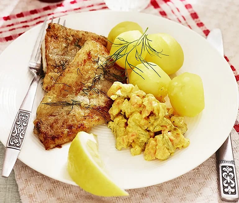 Dillstekt fisk med currypickles