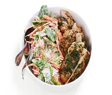 Dillstekt kyckling med sallad och syrlig honungsdressing