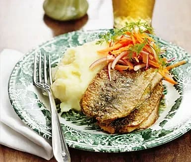 Dillstekt strömming med potatismos och morotssallad