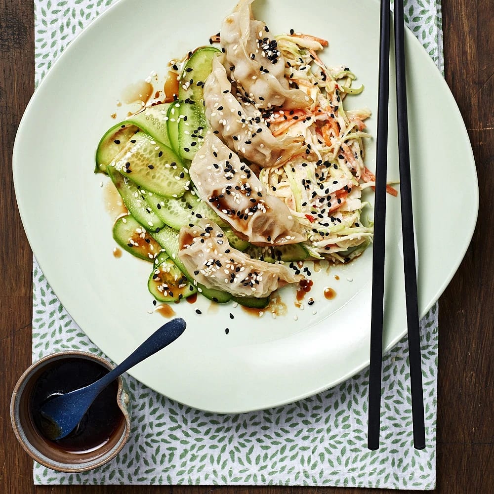 Dumplings med krämig sesamslaw