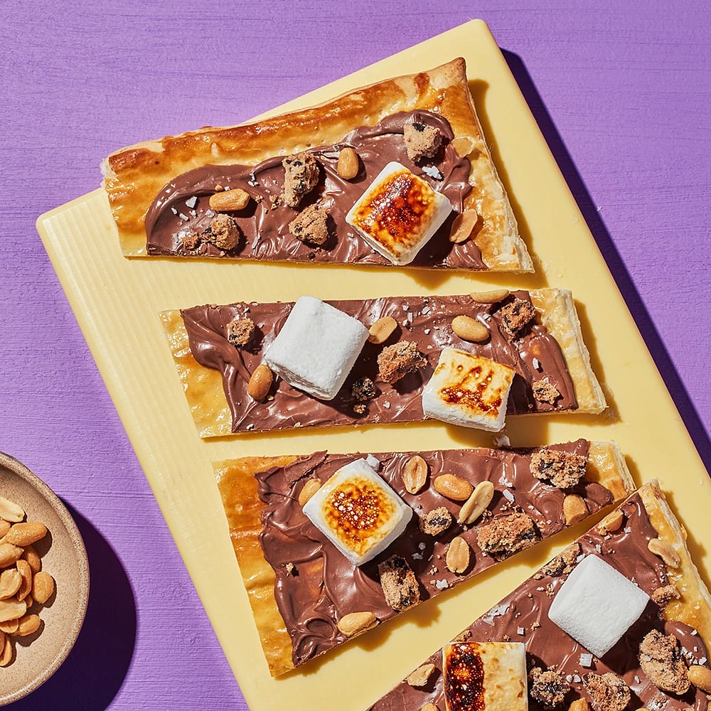 Efterrättspizza med choklad och marshmallows