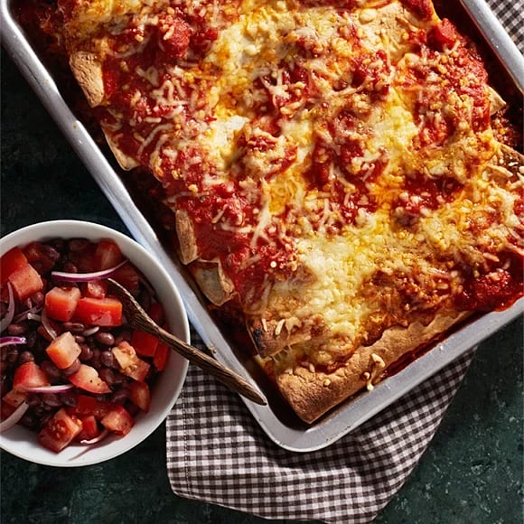Enchiladas med bönsallad