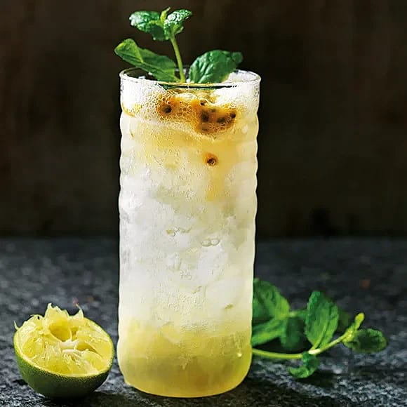 Exotisk mocktail med citronsorbet
