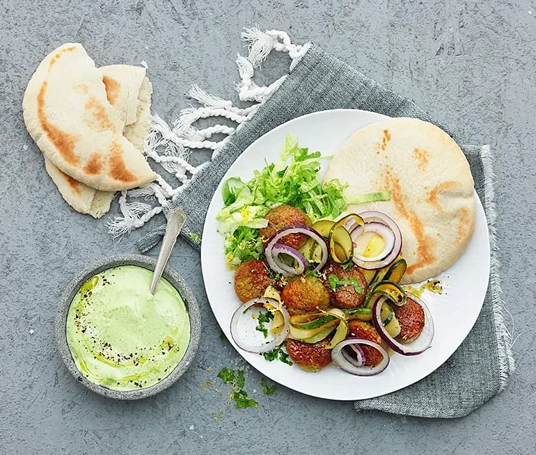 Falafel med spenat- och myntayoghurt