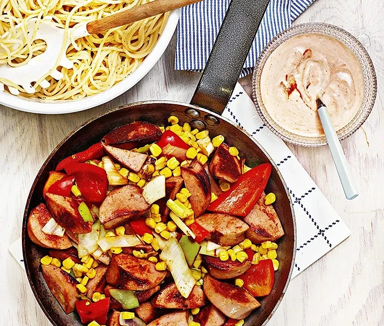 Falukorvsfräs med pasta