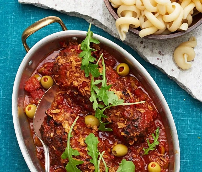 Färslimpa med tomatsås och oliver