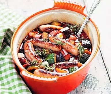 Festgryta med ajvar relish och salsiccia
