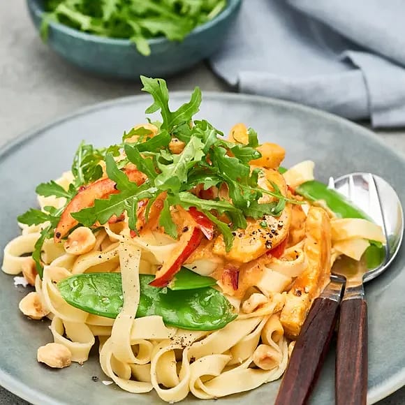 Fettuccine med kronärtskockor och hasselnötter