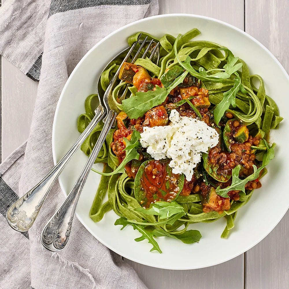 Fettuccine med tomat- och zucchinisås