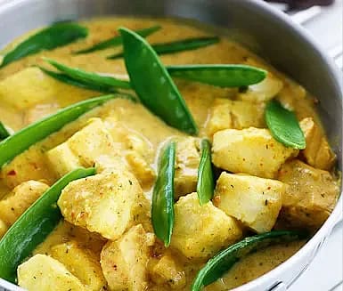 Fisk i citronsås med sockerärter och ris