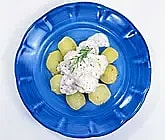 Fisk med kall räk- och romsås