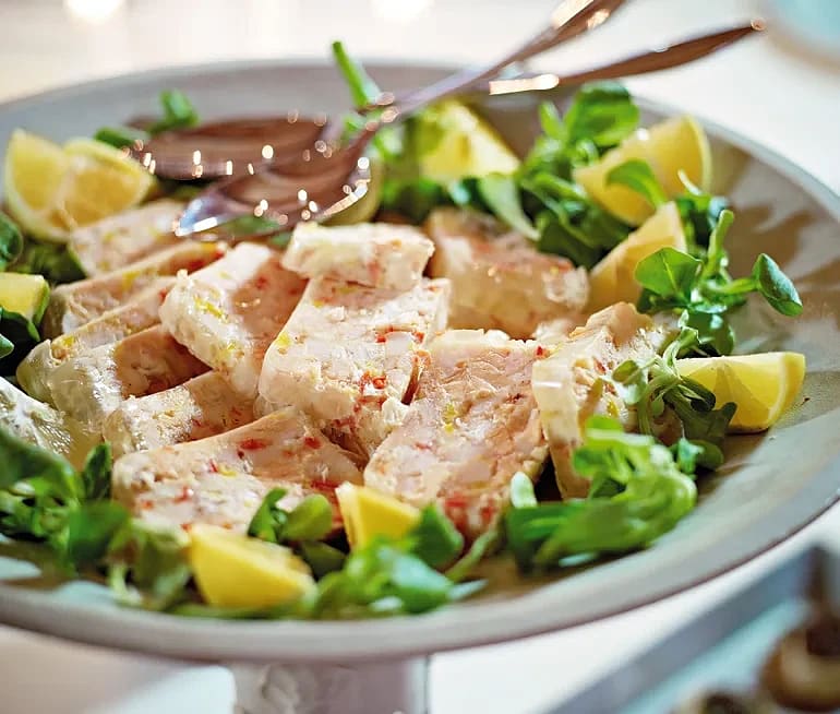 Fisk- och räkmosaik med dillcrème