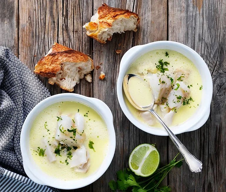 Fisksoppa med torsk, ingefära och lime
