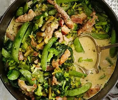 Fläsk- och grönsaksgryta med krämig färskost