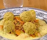 Fläskfärsfrikadeller med curry och dinkel