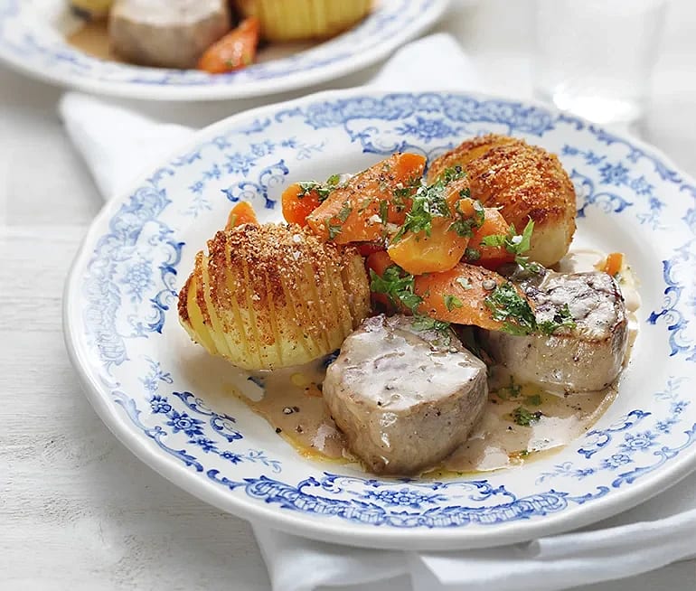 Fläskfilé med persiljemorötter och hasselbackspotatis