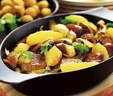 Fläskfilégryta med paprikakorv och apelsin
