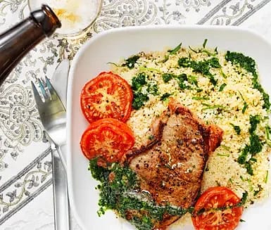 Fläskkotletter med chimichurri och rostad tomat