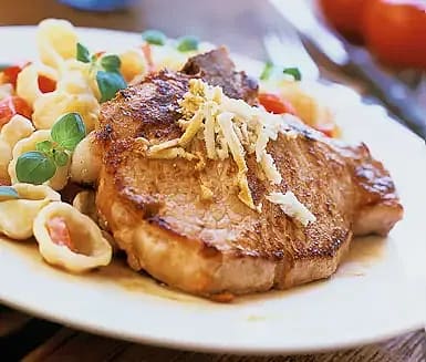 Fläskkotletter med krämig pepparrotspasta