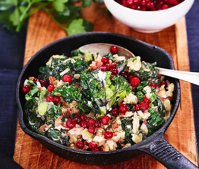 Flowersprouts med rökt sidfläsk, grädde och lingon