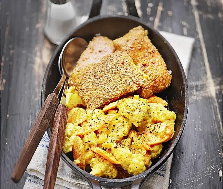 Frasig fisk med currysallad