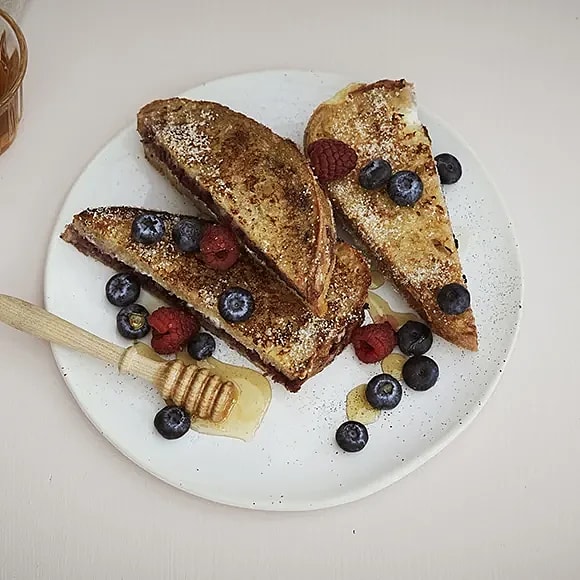 French toast med ricotta och bär