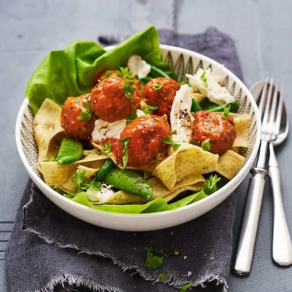 Frikadeller i tomatsås med mozzarella