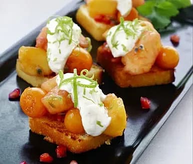 Fruktbruschetta med limekvarg