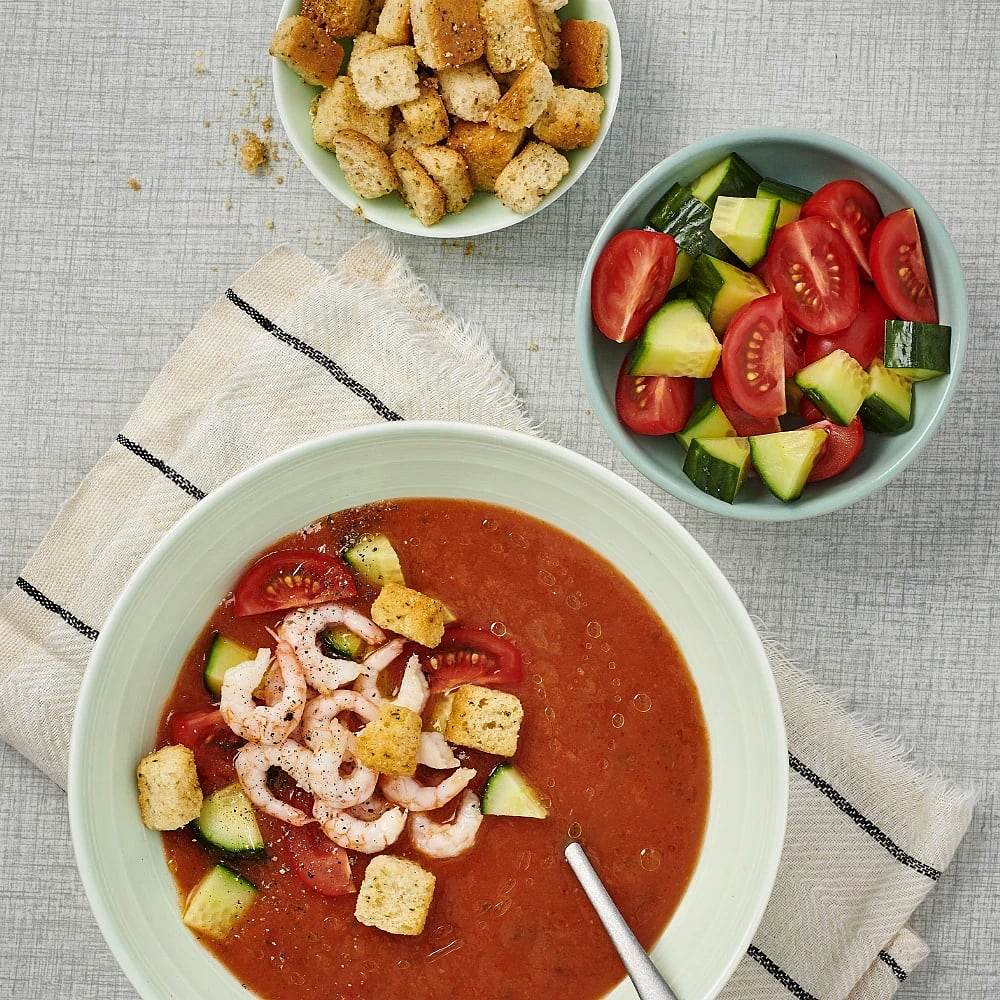 Gazpacho med vitlöksstekta räkor