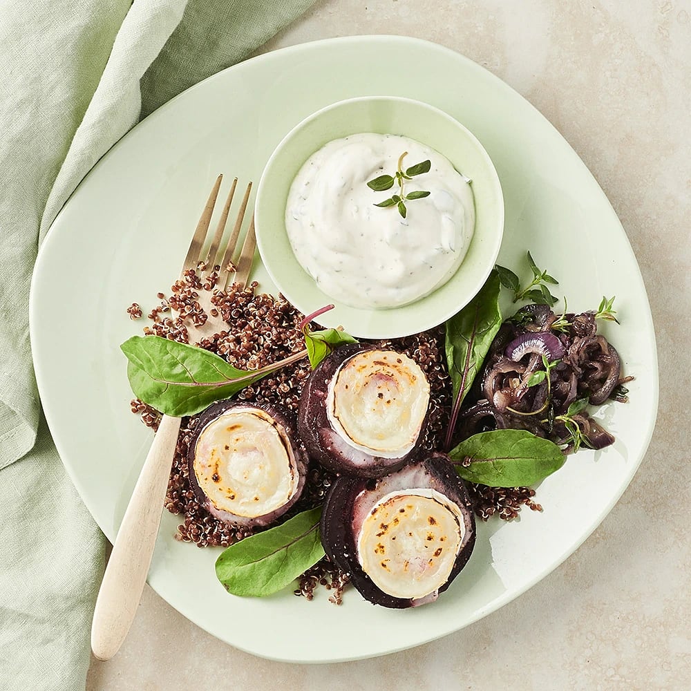 Getostgratinerade rödbetor med quinoa och timjancrème