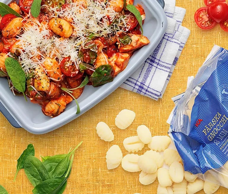 Gnocchi med tomat, grönpeppar, salvia och kronärtskocka